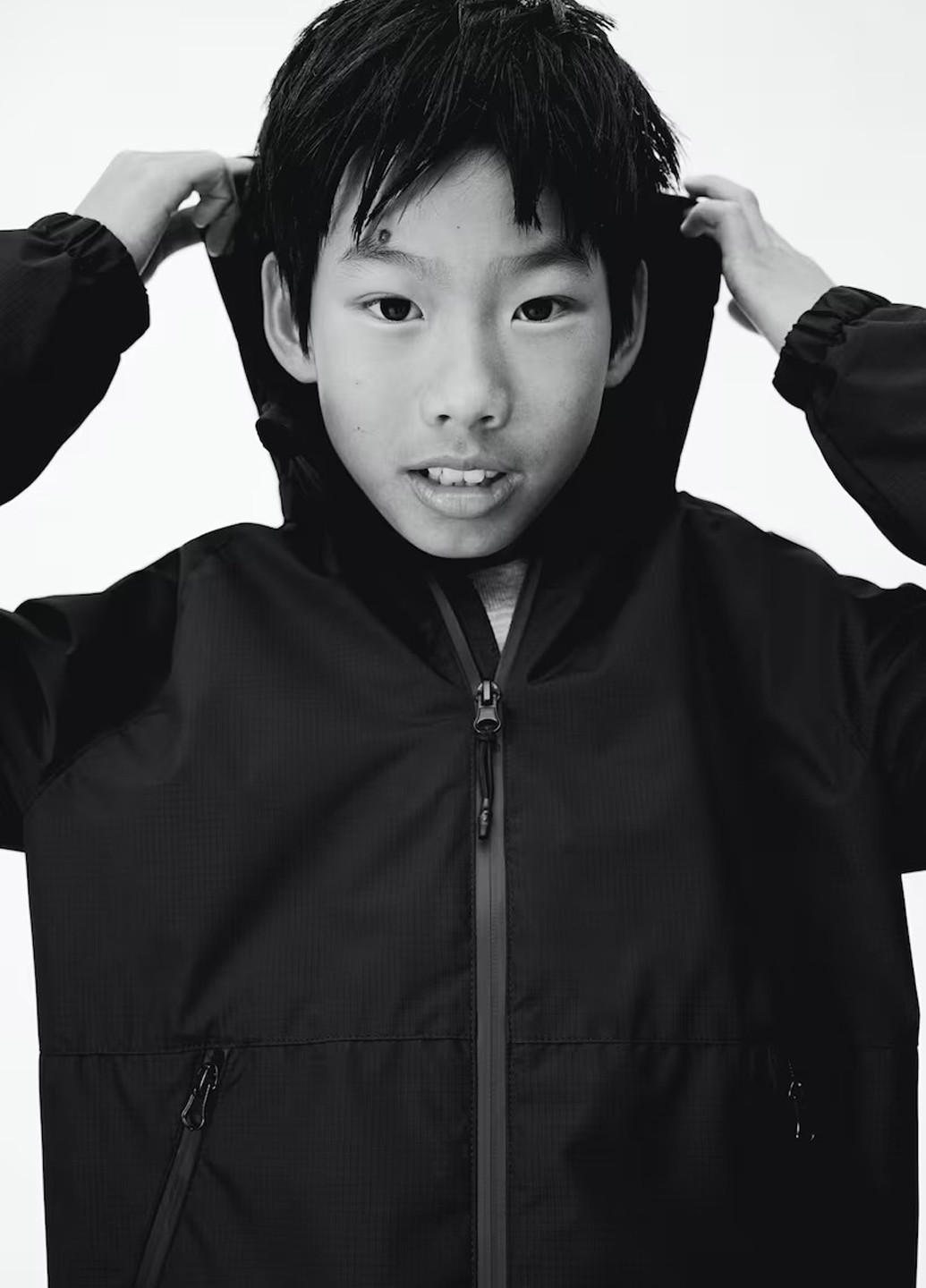 Чорна демісезонна вітровка H&M