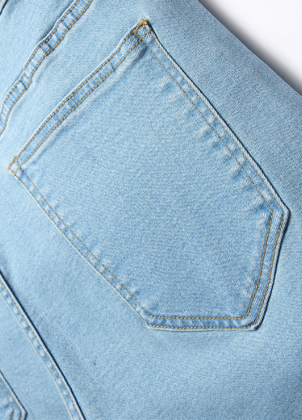 Голубые демисезонные зауженные джинсы SHEIN