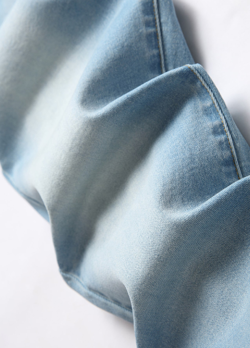 Голубые демисезонные зауженные джинсы SHEIN