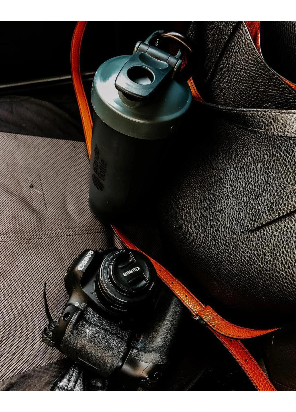 Спортивний шейкер 820 мл Blender Bottle (253490710)