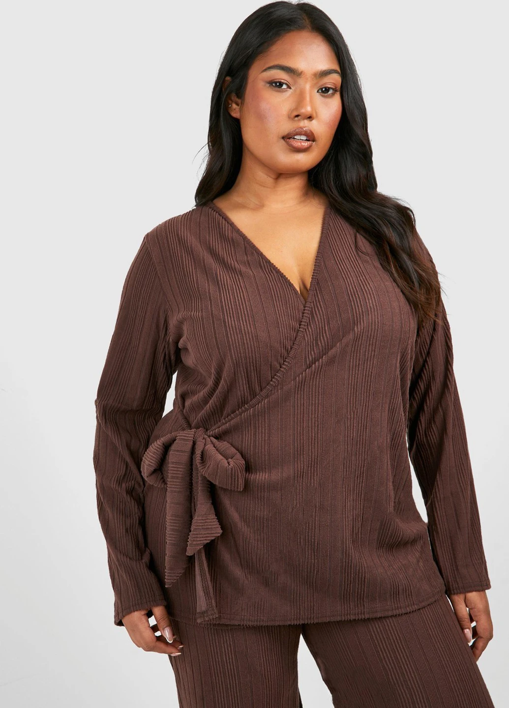 Кофейная блуза на запах Boohoo