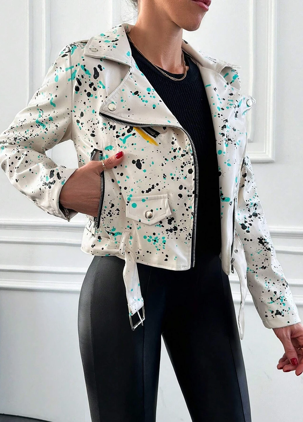 Белая демисезонная куртка байкерская SHEIN