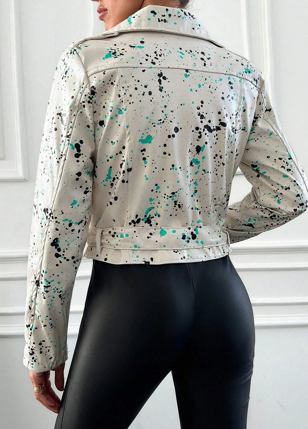 Белая демисезонная куртка байкерская SHEIN