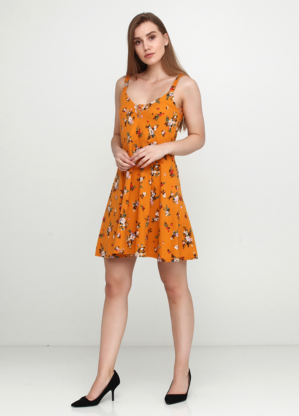 Оранжевое кэжуал платье с открытыми плечами Clockhouse с цветочным принтом