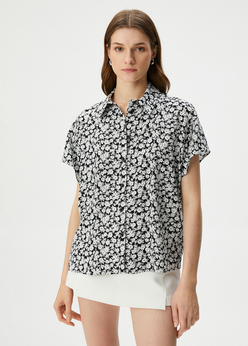 Черно-белая кэжуал рубашка с цветами KOTON