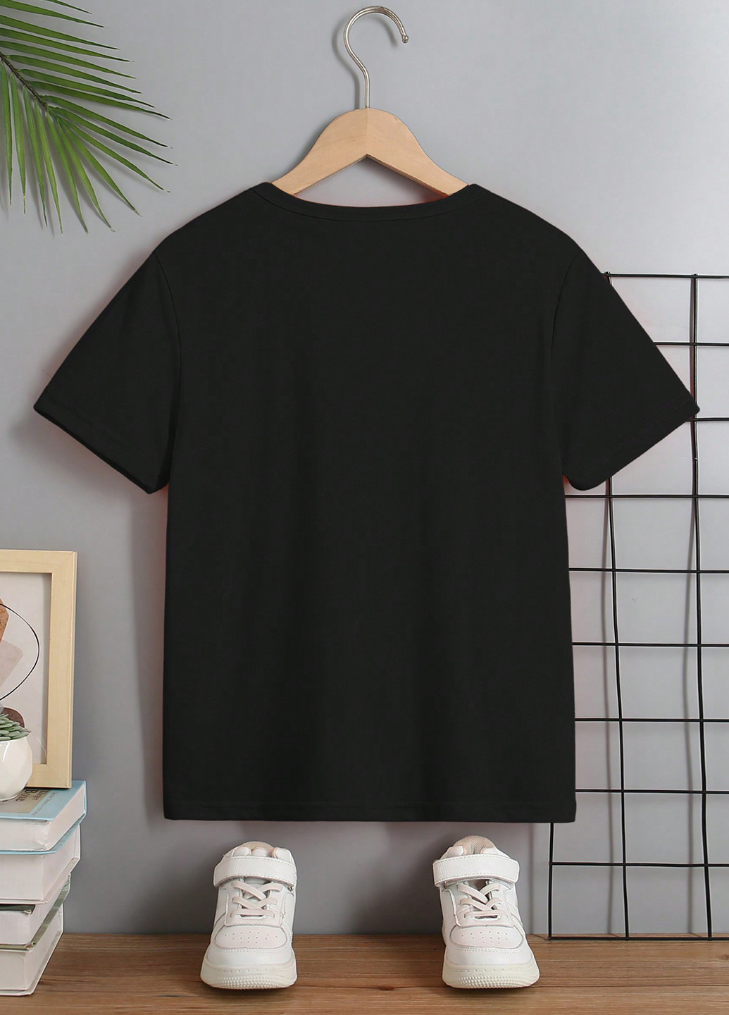 Черная летняя футболка SHEIN