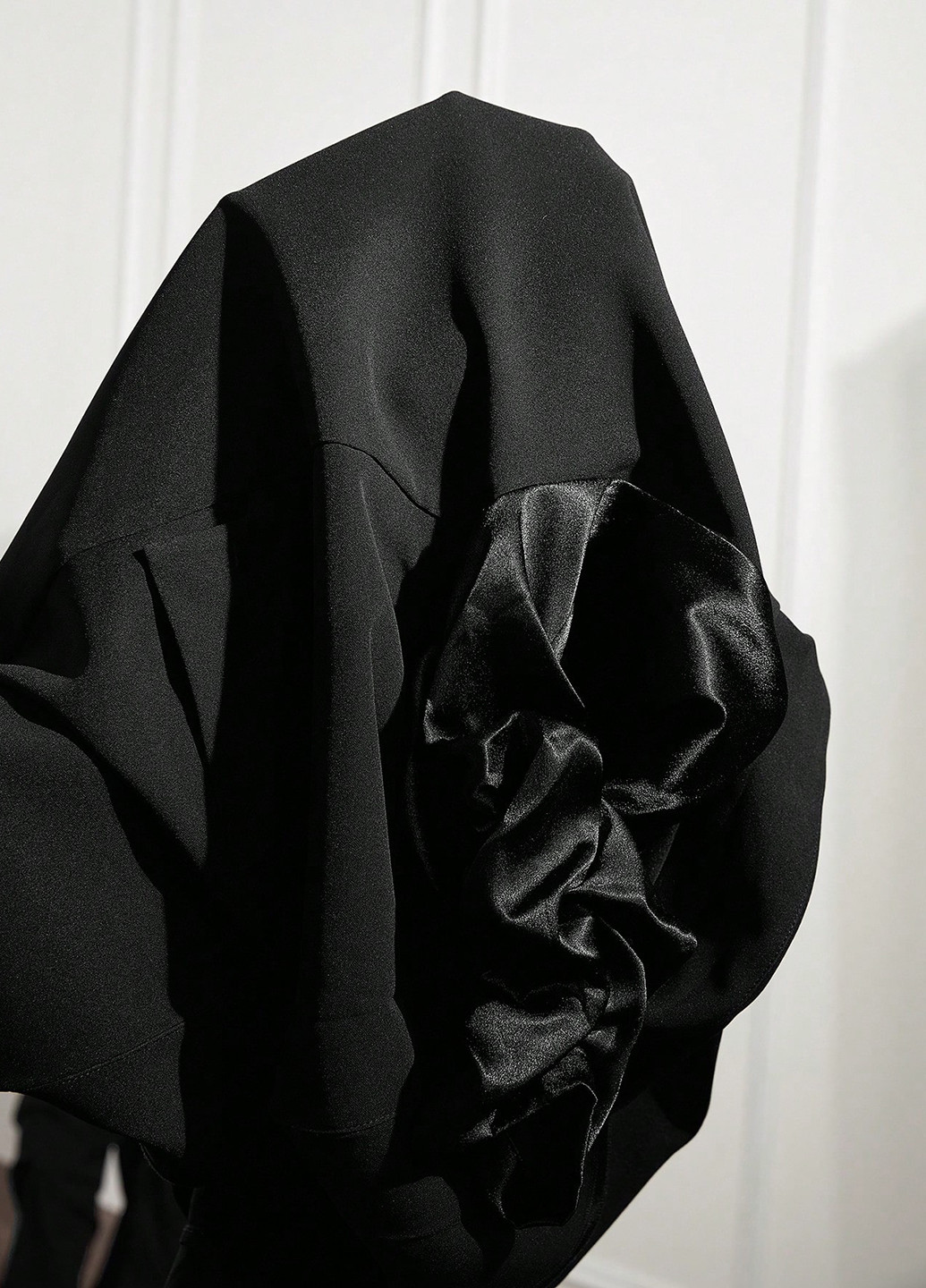 Черный женский жакет SHEIN однотонный - демисезонный