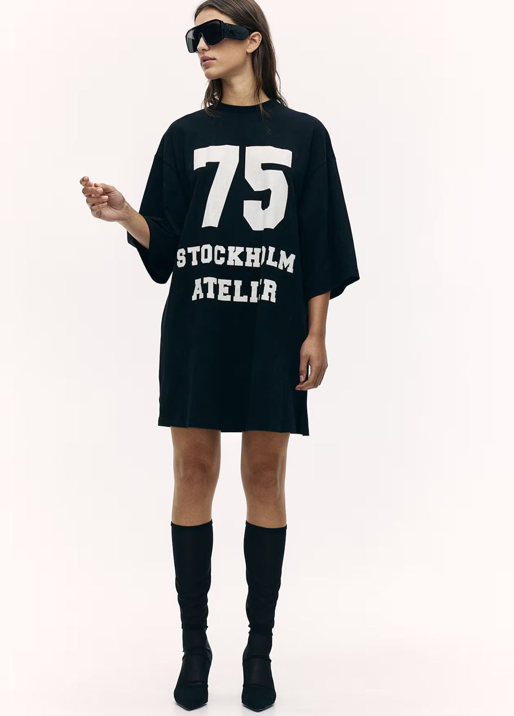 Черное кэжуал платье платье-футболка H&M с надписью