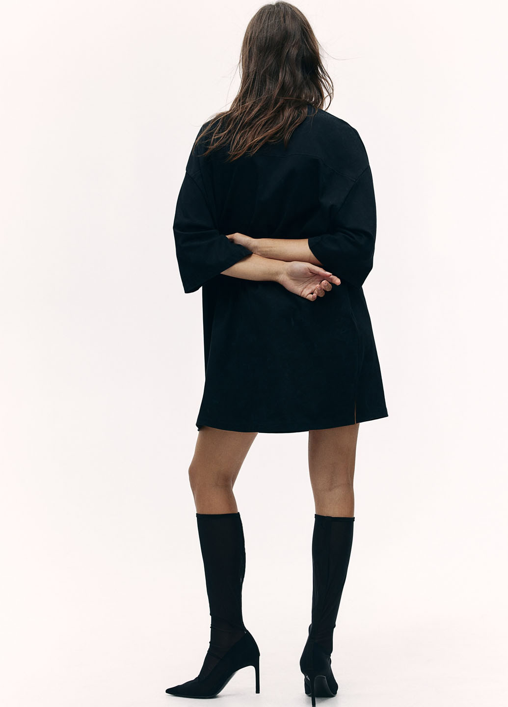 Черное кэжуал платье платье-футболка H&M с надписью