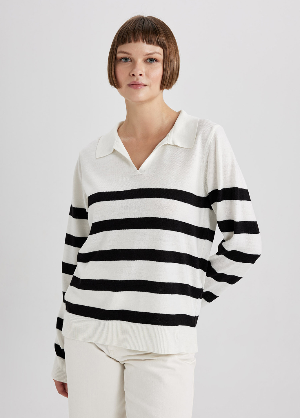 Белый демисезонный свитер пуловер DeFacto