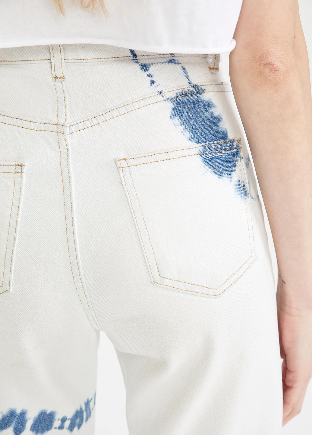 Белые летние зауженные брюки DeFacto