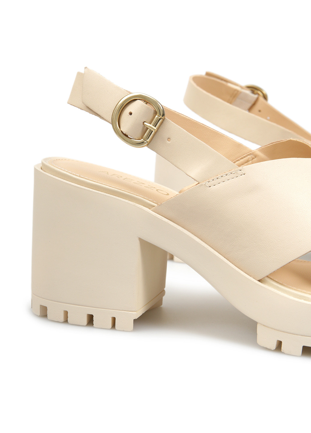 Айвори босоножки Arezzo с ремешком на тракторной подошве