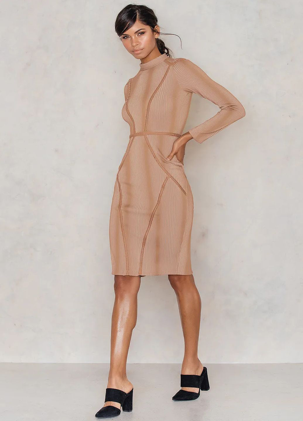 Бежевое кэжуал платье платье-водолазка H&M однотонное