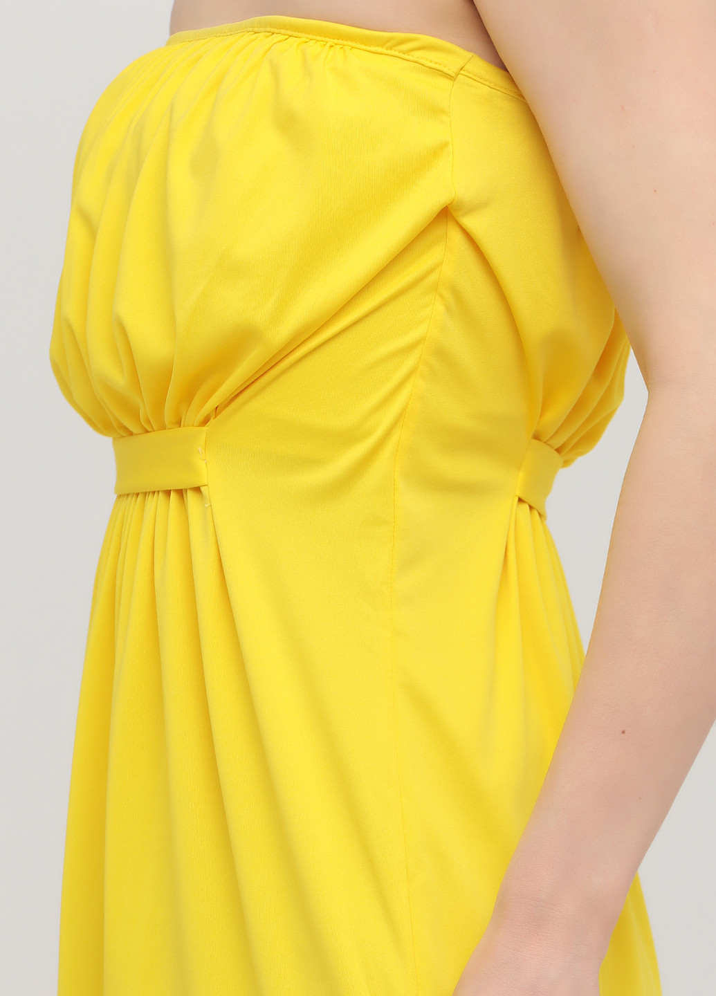 Желтое вечернее платье с открытыми плечами, бандо Asos однотонное