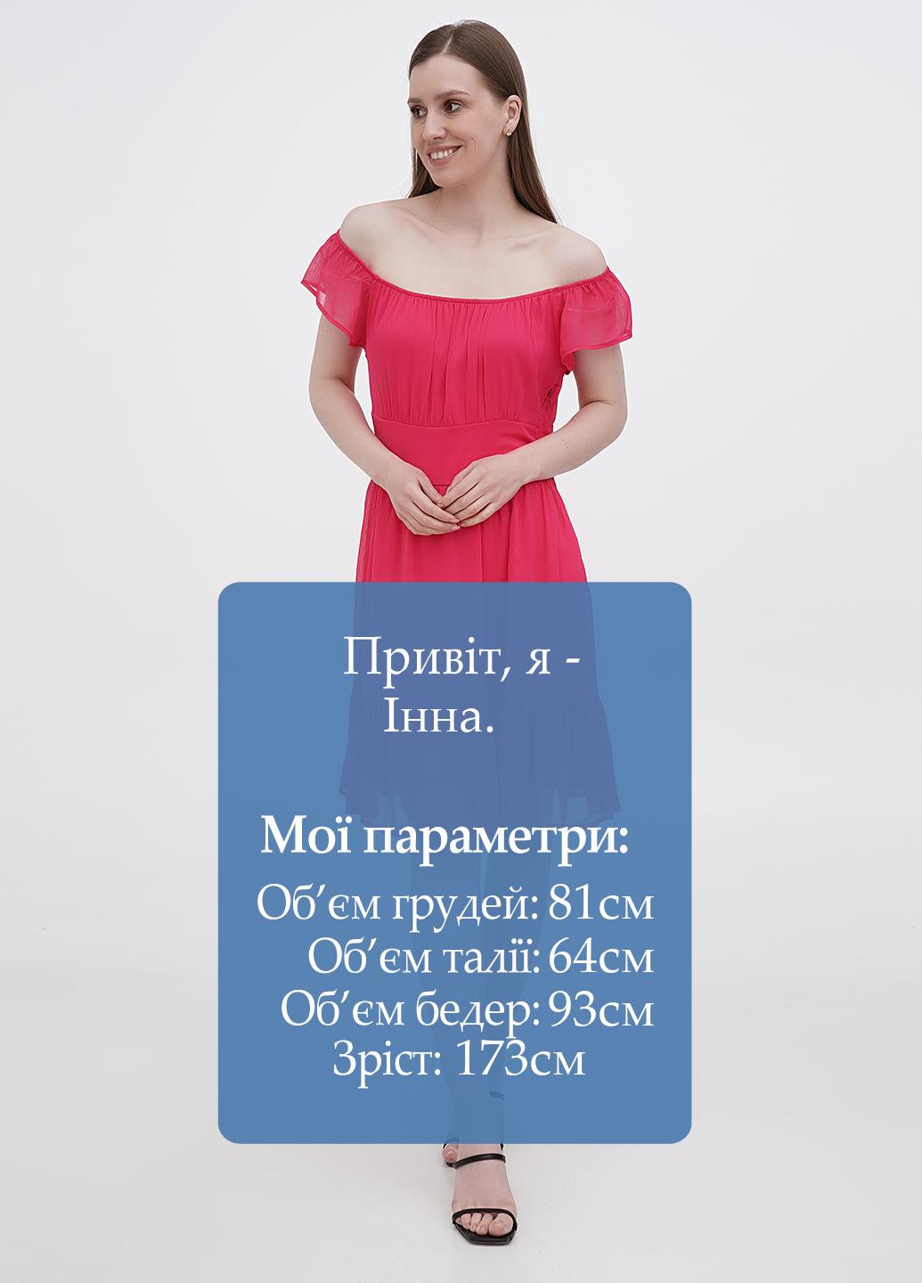 Розовое кэжуал платье с открытыми плечами Orsay однотонное