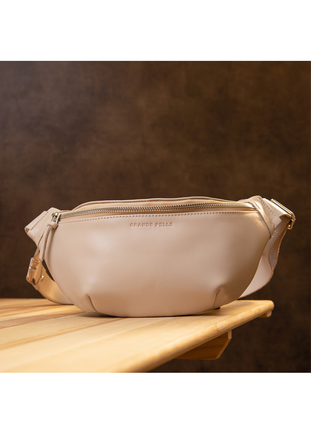 Шкіряна реміньна сумка 30х13х7 см Grande Pelle (252416144)