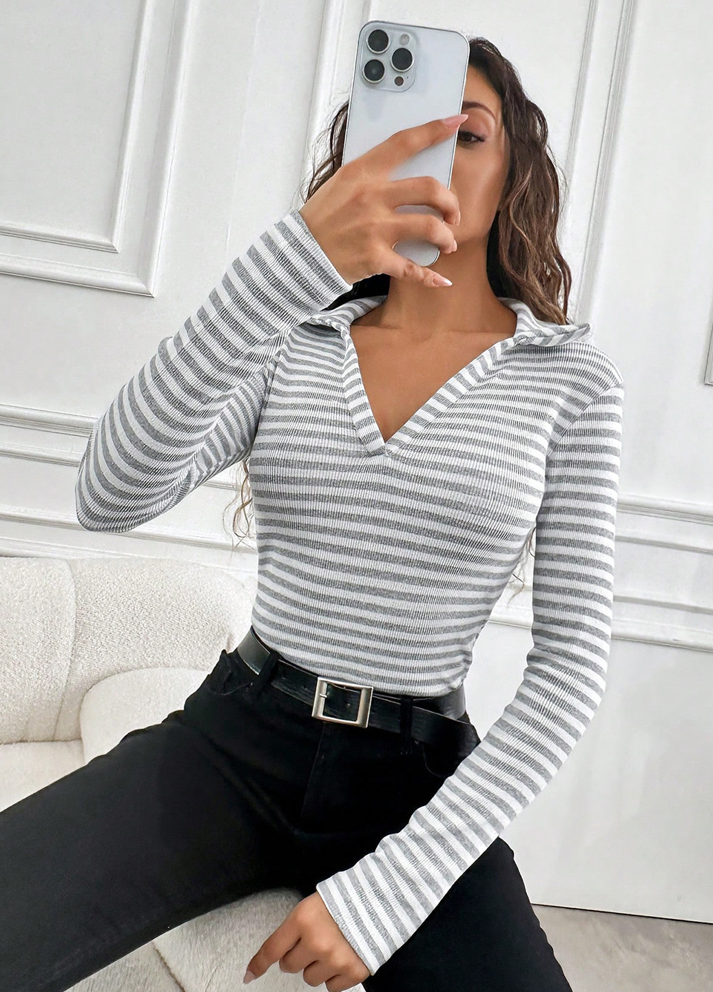 Светло-серая женская футболка-поло SHEIN в полоску