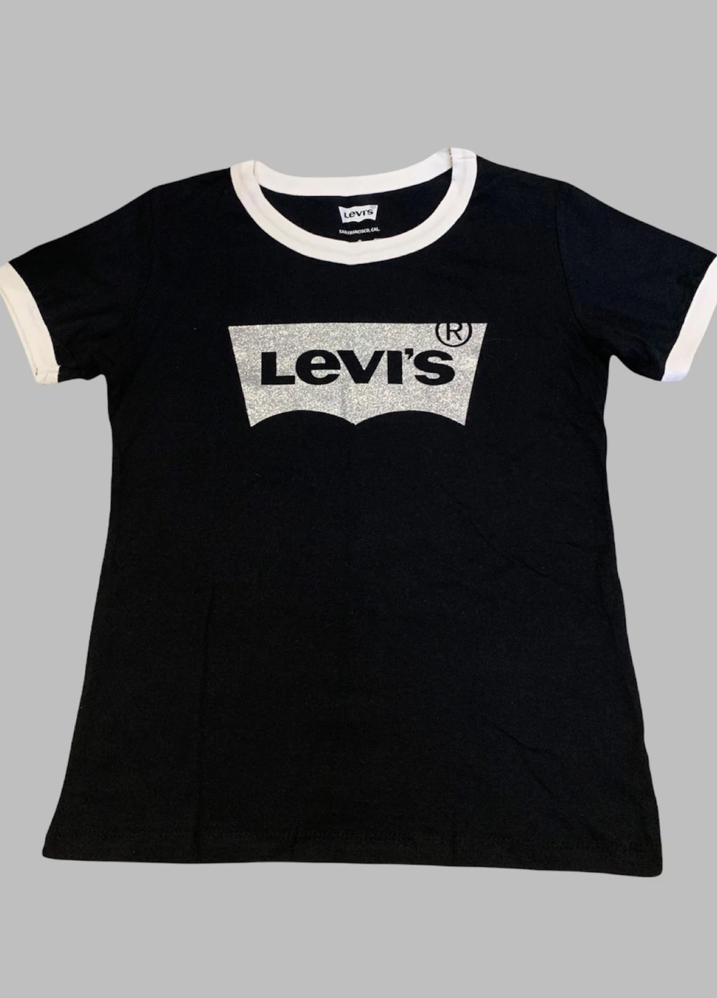 Черная футболка Levi's