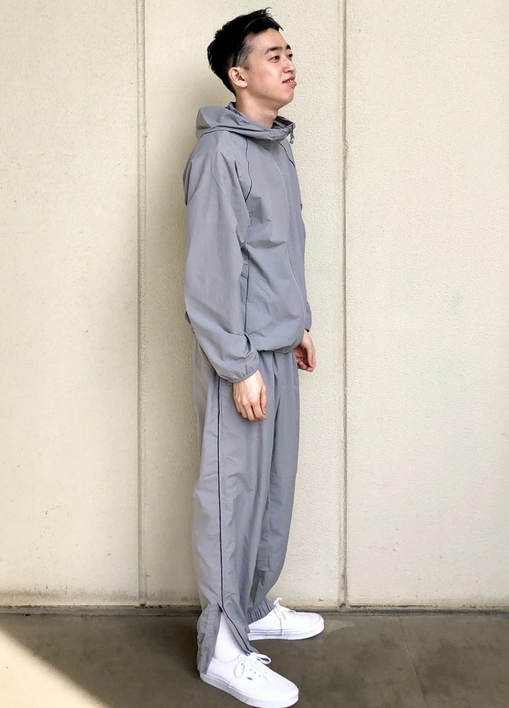 Серая демисезонная куртка Uniqlo