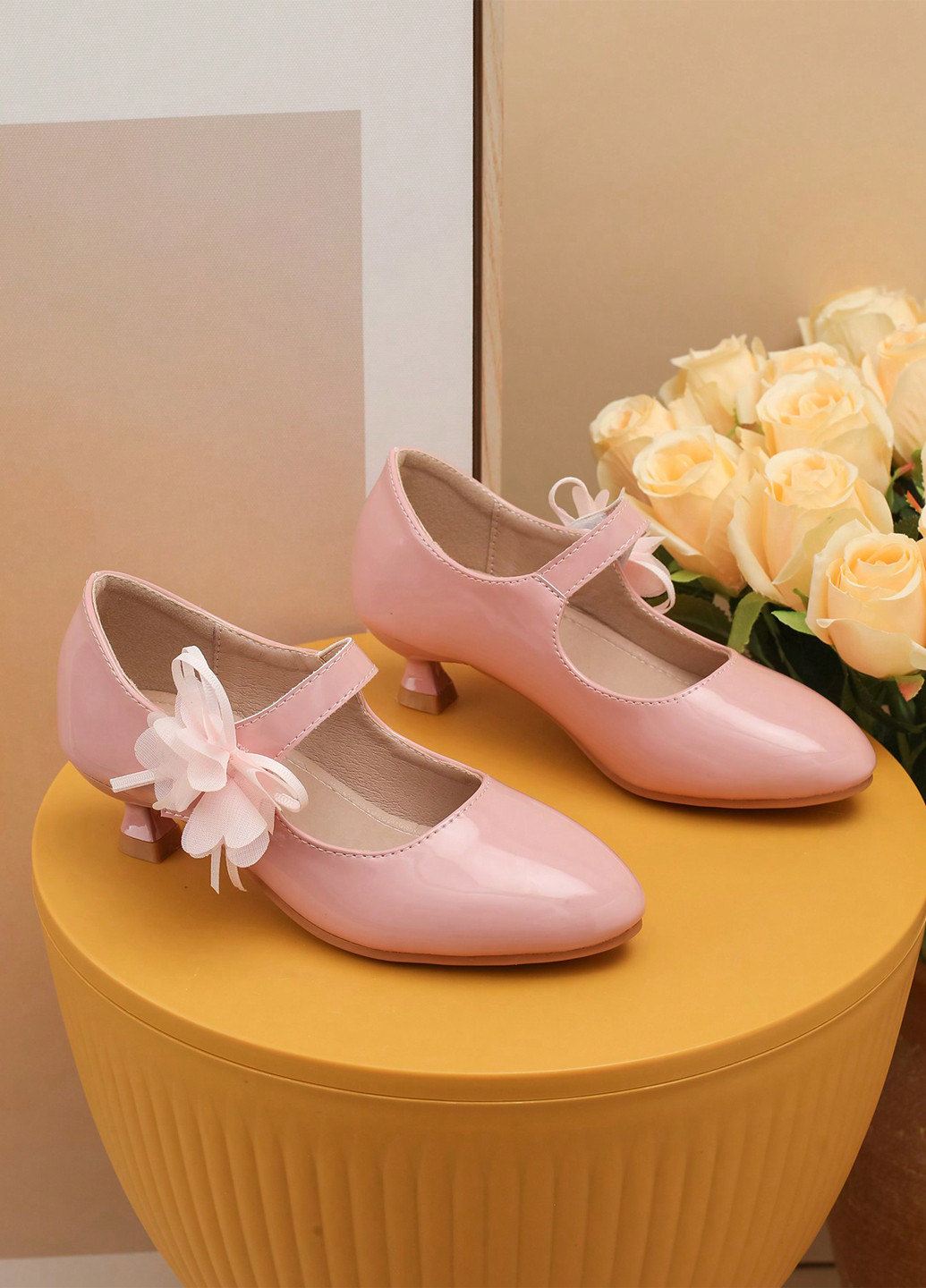 Бледно-розовые туфли на каблуке SHEIN