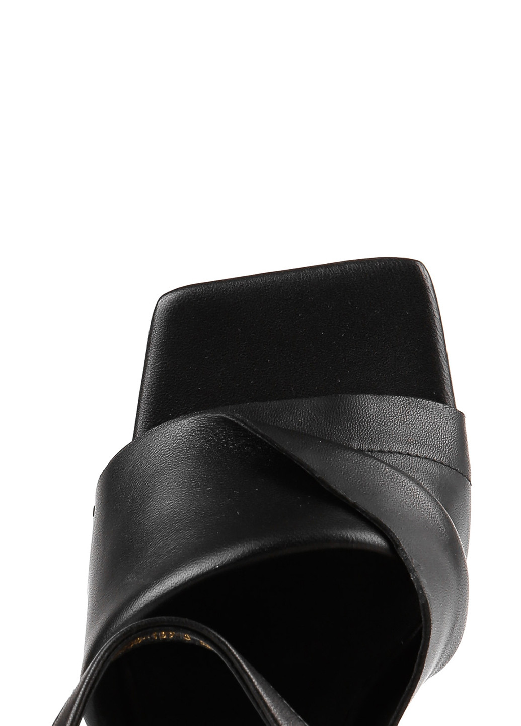 Черные босоножки Le'BERDES с ремешком