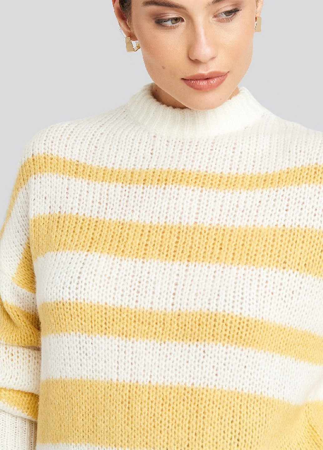 Желтый демисезонный свитер NA-KD