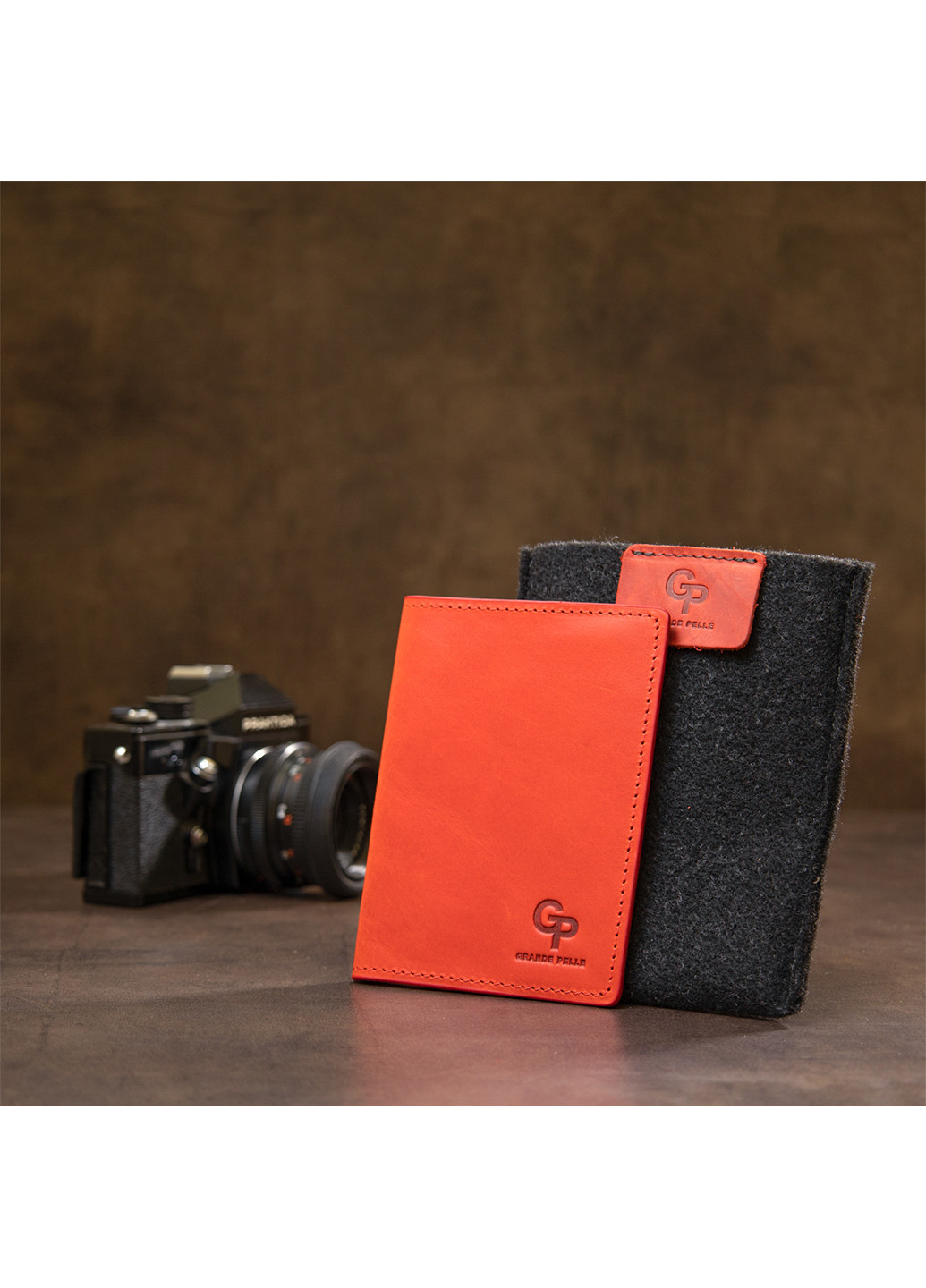 Жіноча шкіряна обкладинка на паспорт 10х13,5х1 см Grande Pelle (252414472)