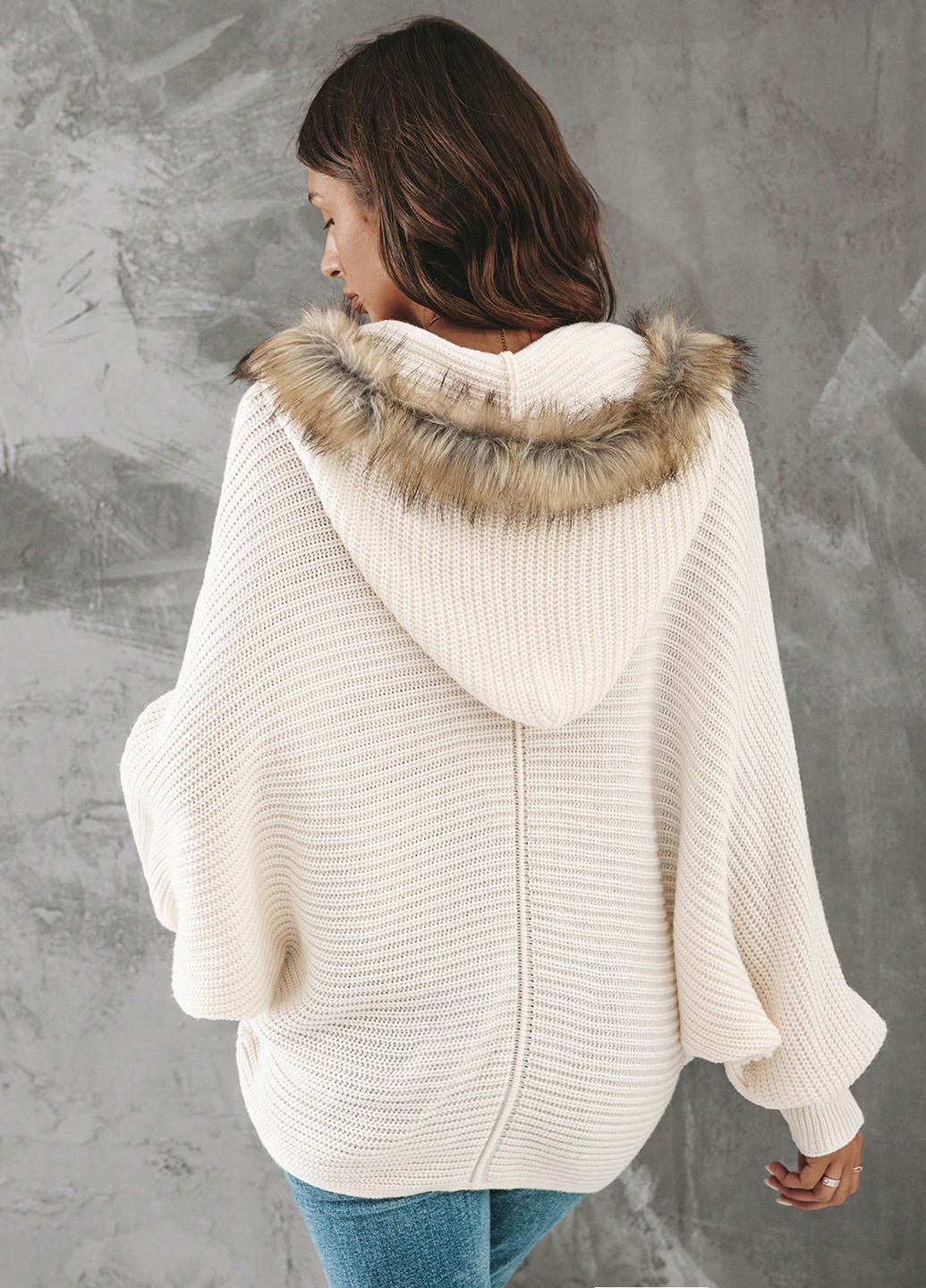 Бежевий демісезонний светр SHEIN