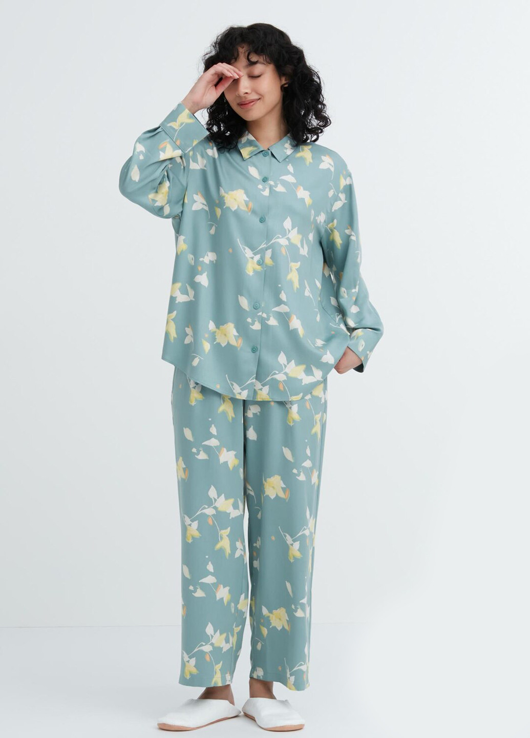 Светло-бирюзовая всесезон пижама (рубашка, брюки) рубашка + брюки Uniqlo