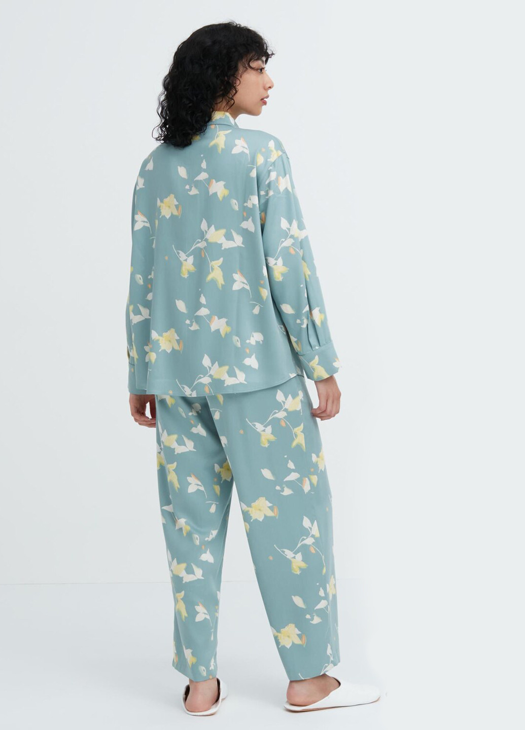 Светло-бирюзовая всесезон пижама (рубашка, брюки) рубашка + брюки Uniqlo