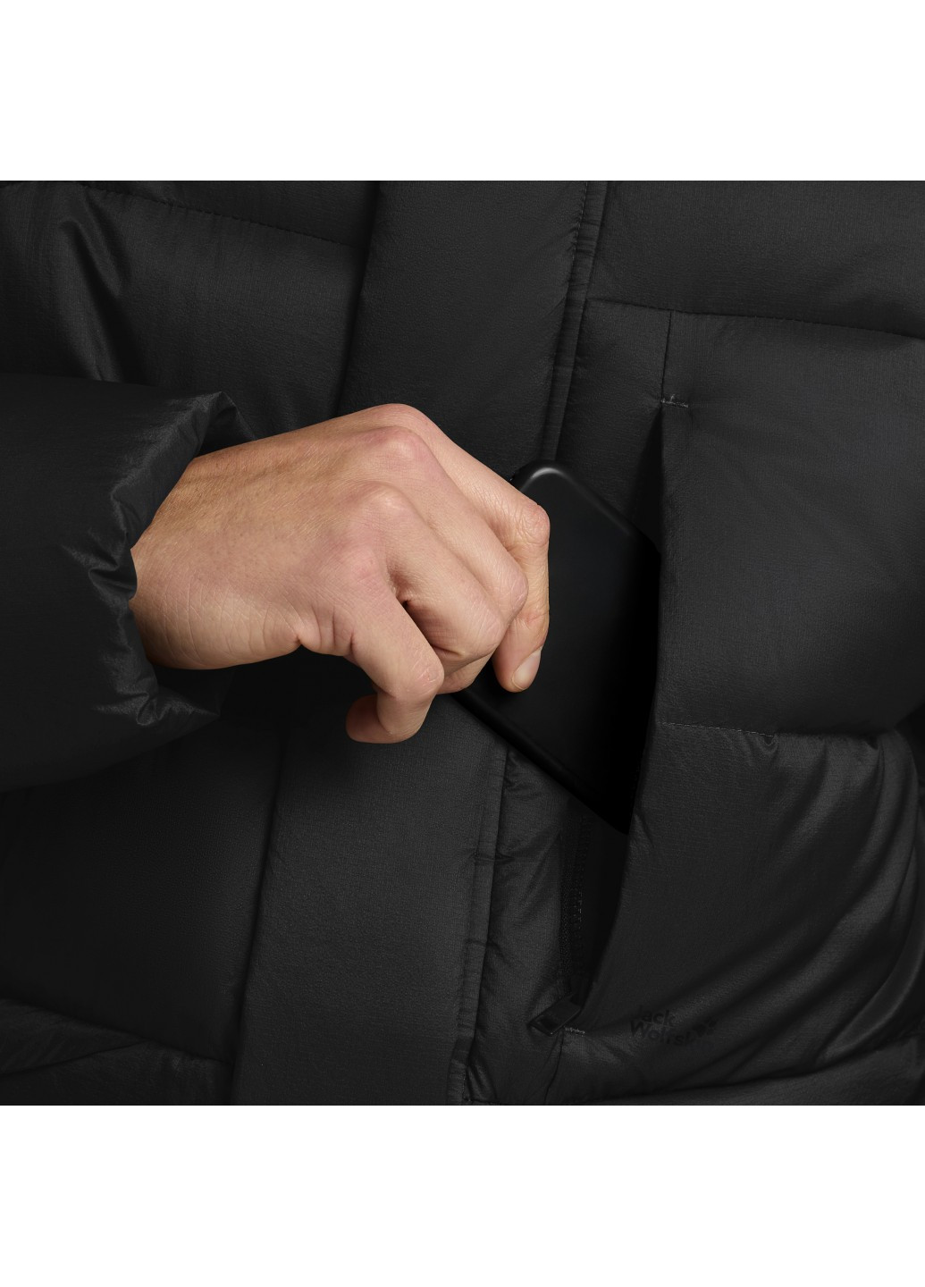 Черный зимний Пуховик Jack Wolfskin