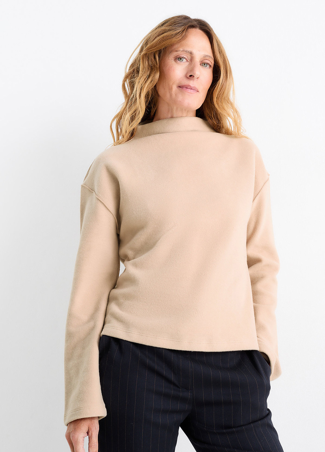 Бежевый демисезонный свитер C&A