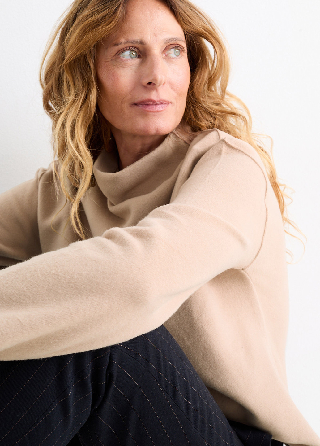 Бежевый демисезонный свитер C&A