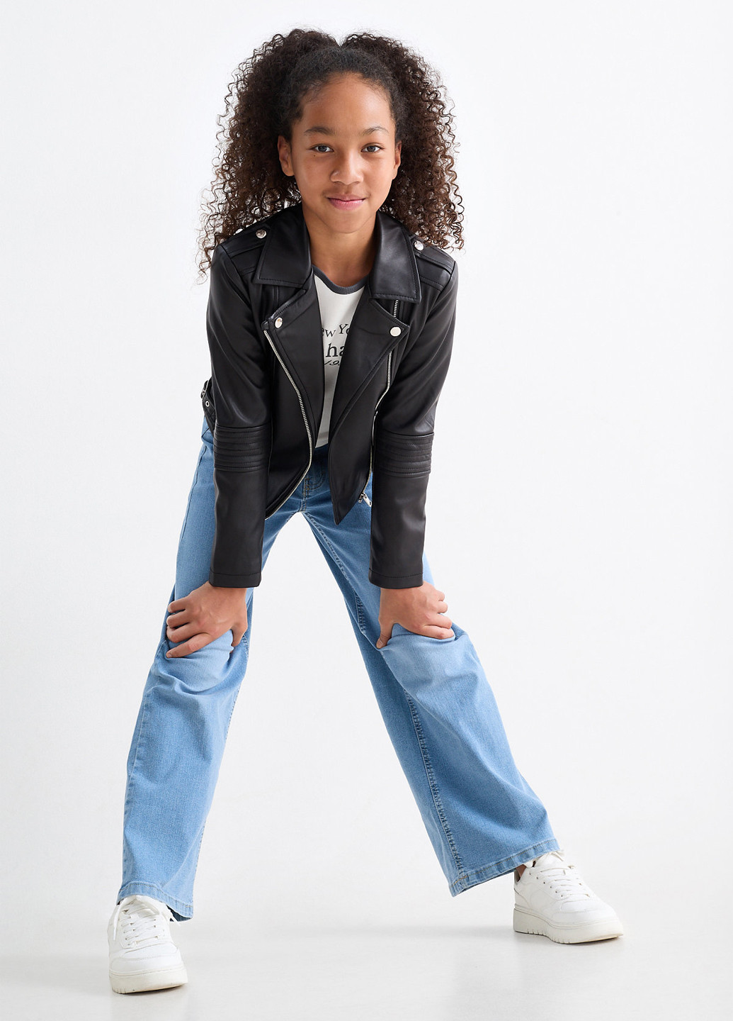 Чорна демісезонна куртка косуха C&A