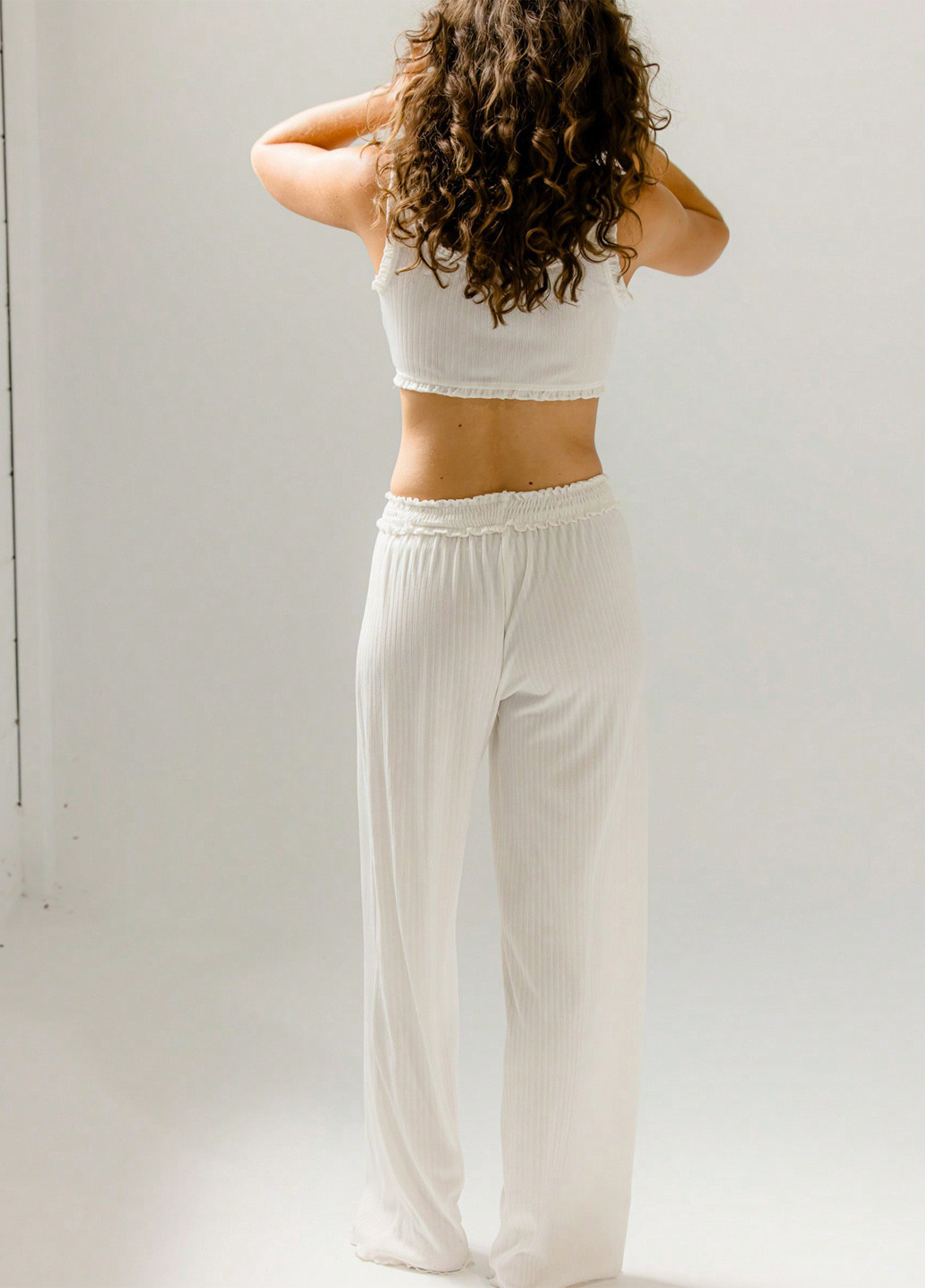 Белая всесезон пижама (топ, брюки) топ + брюки SHEIN