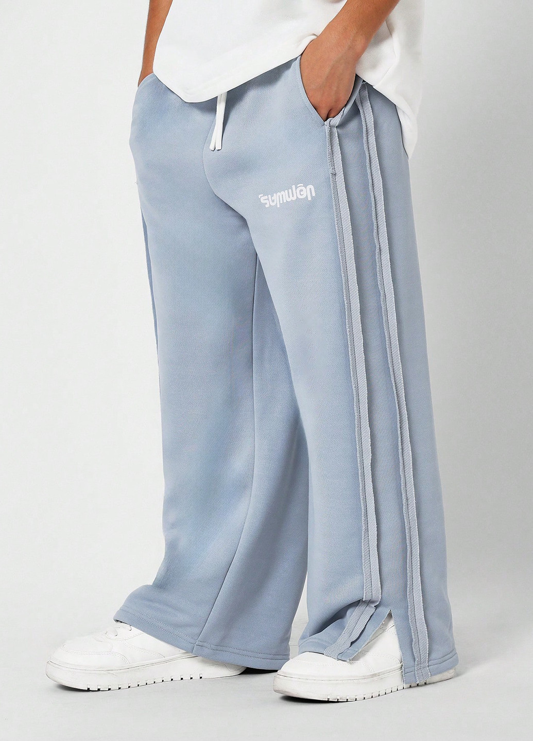 Голубые спортивные демисезонные брюки SHEIN