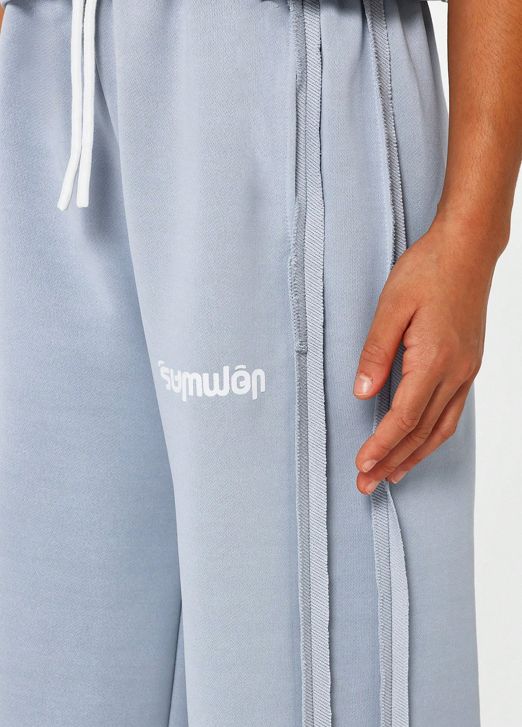 Голубые спортивные демисезонные брюки SHEIN