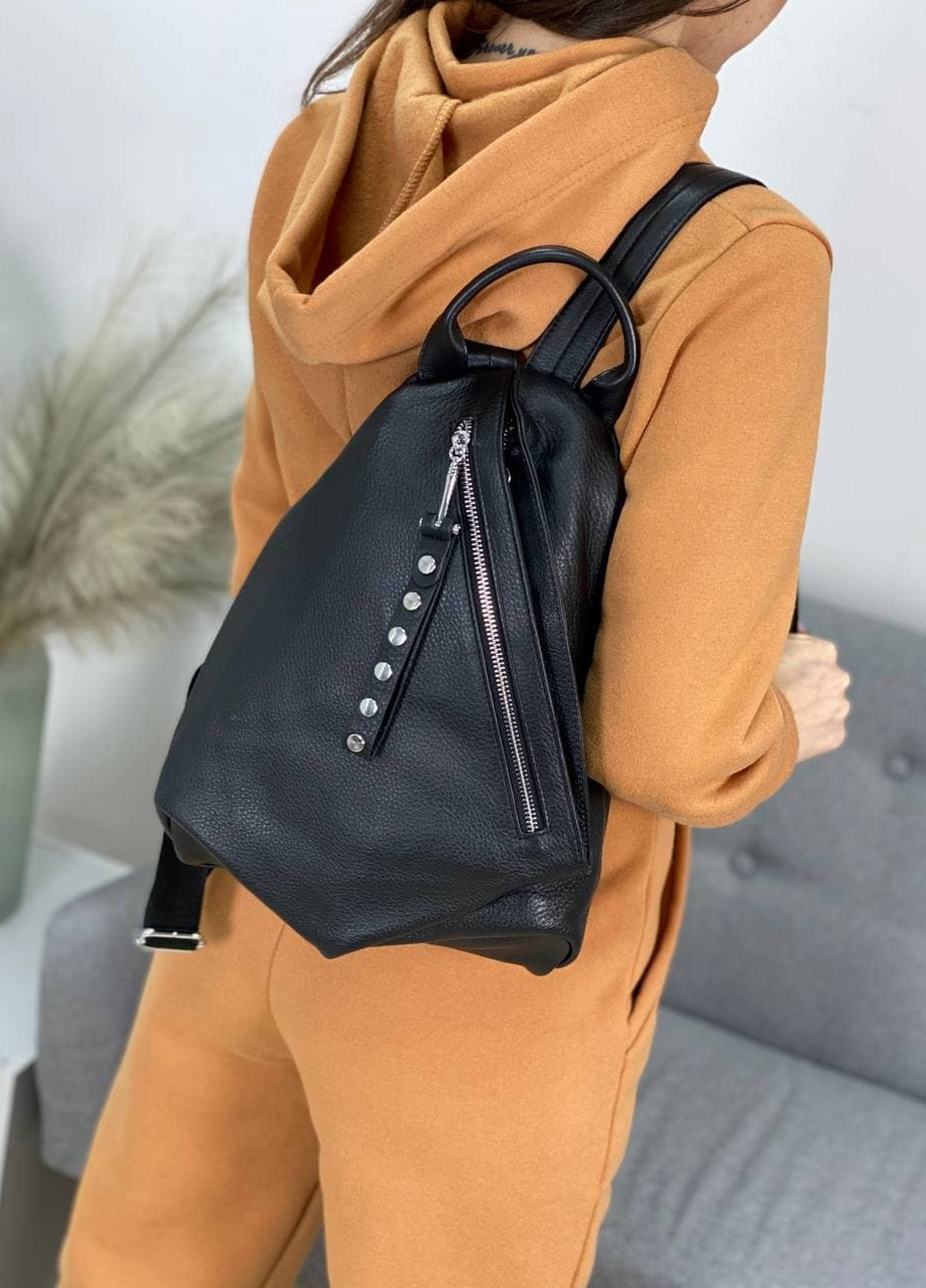 Жіночий рюкзак Polina&Eiterou однотонний чорний кежуал