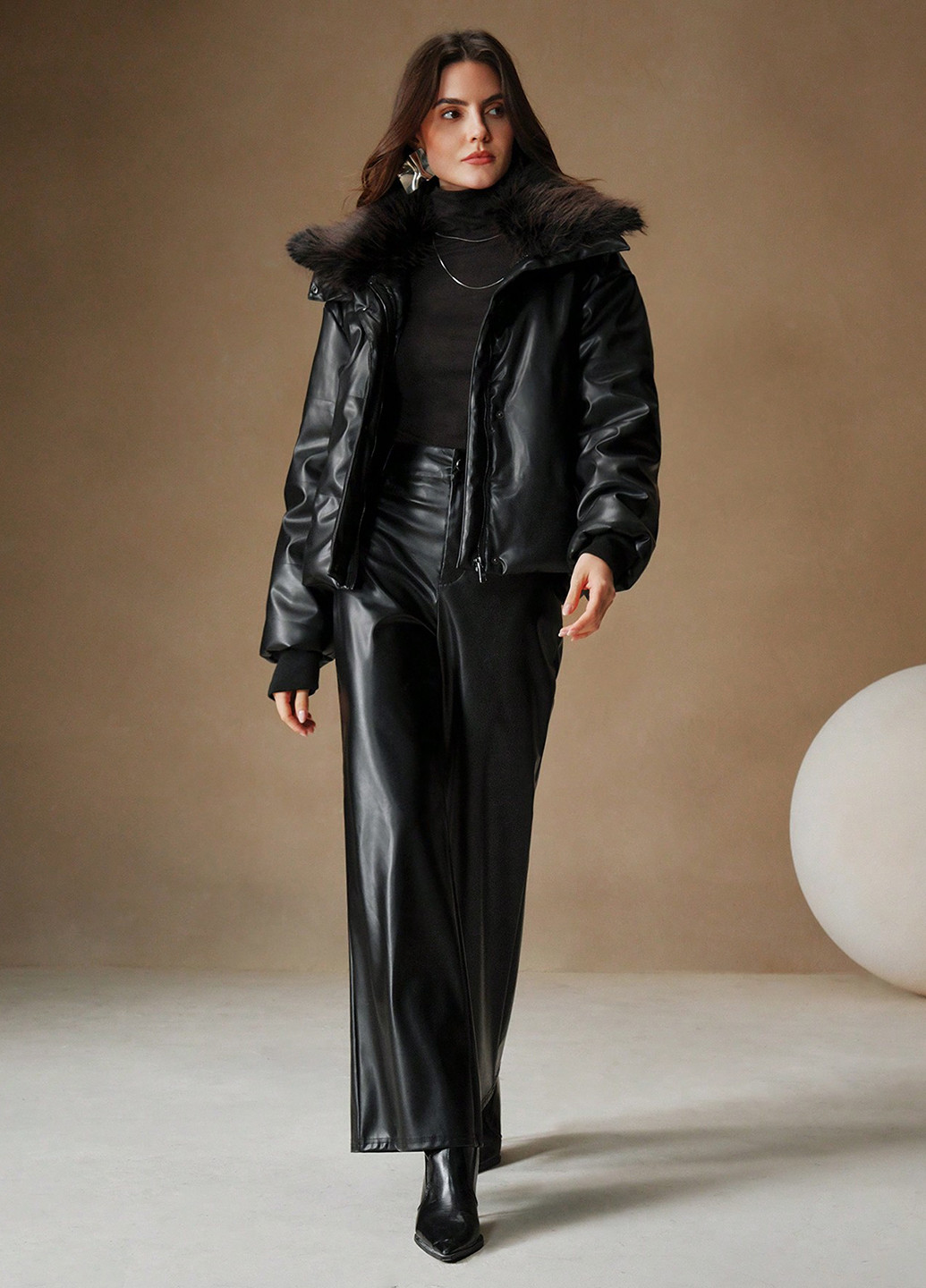 Черная зимняя куртка SHEIN