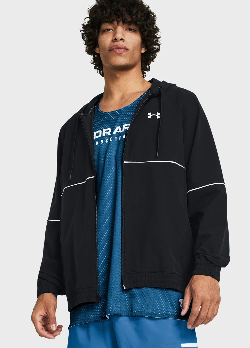 Чорна літня куртка Under Armour