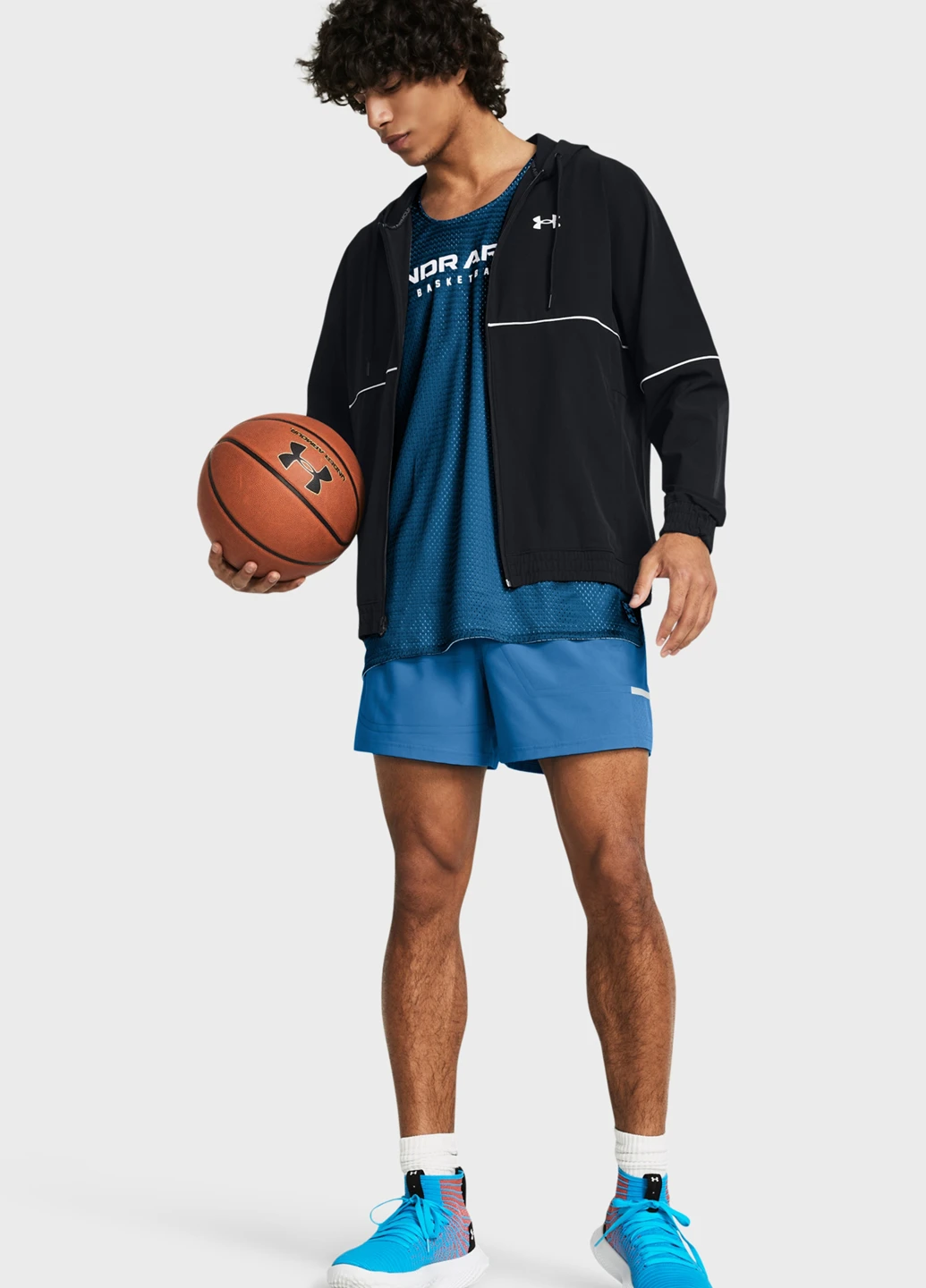 Чорна літня куртка Under Armour