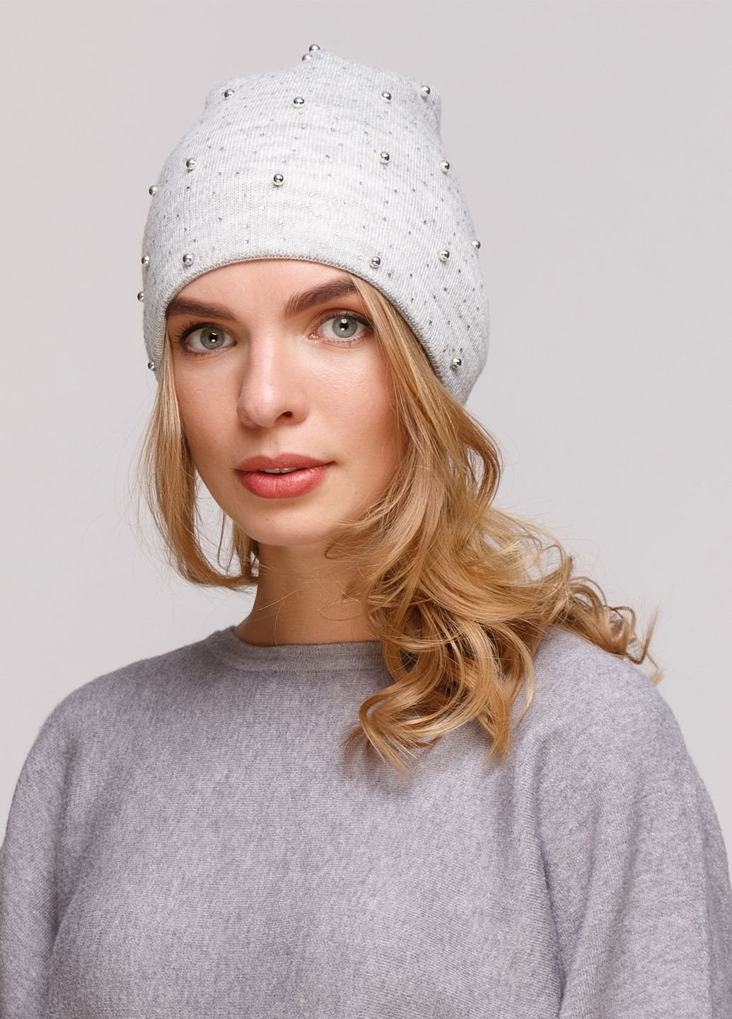 Зимова тепла жіноча шапка з перлами та камінням на флісовій підкладці 550047 DeMari марс (237864268)