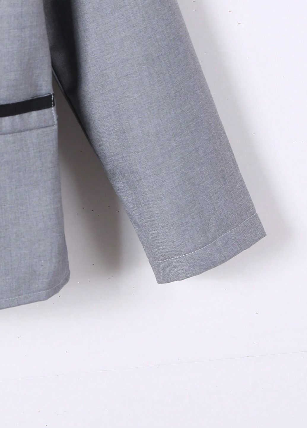 Светло-серый демисезонный костюм (пиджак, брюки) брючный SHEIN