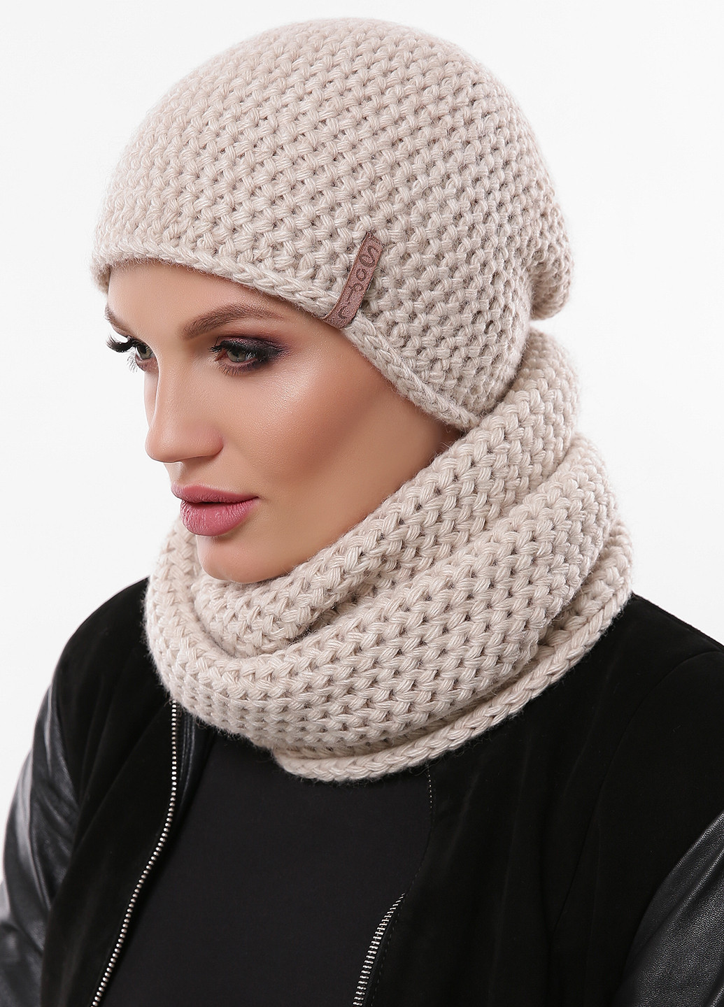 Бежевый зимний комплект (шапка, шарф-снуд) Sofi