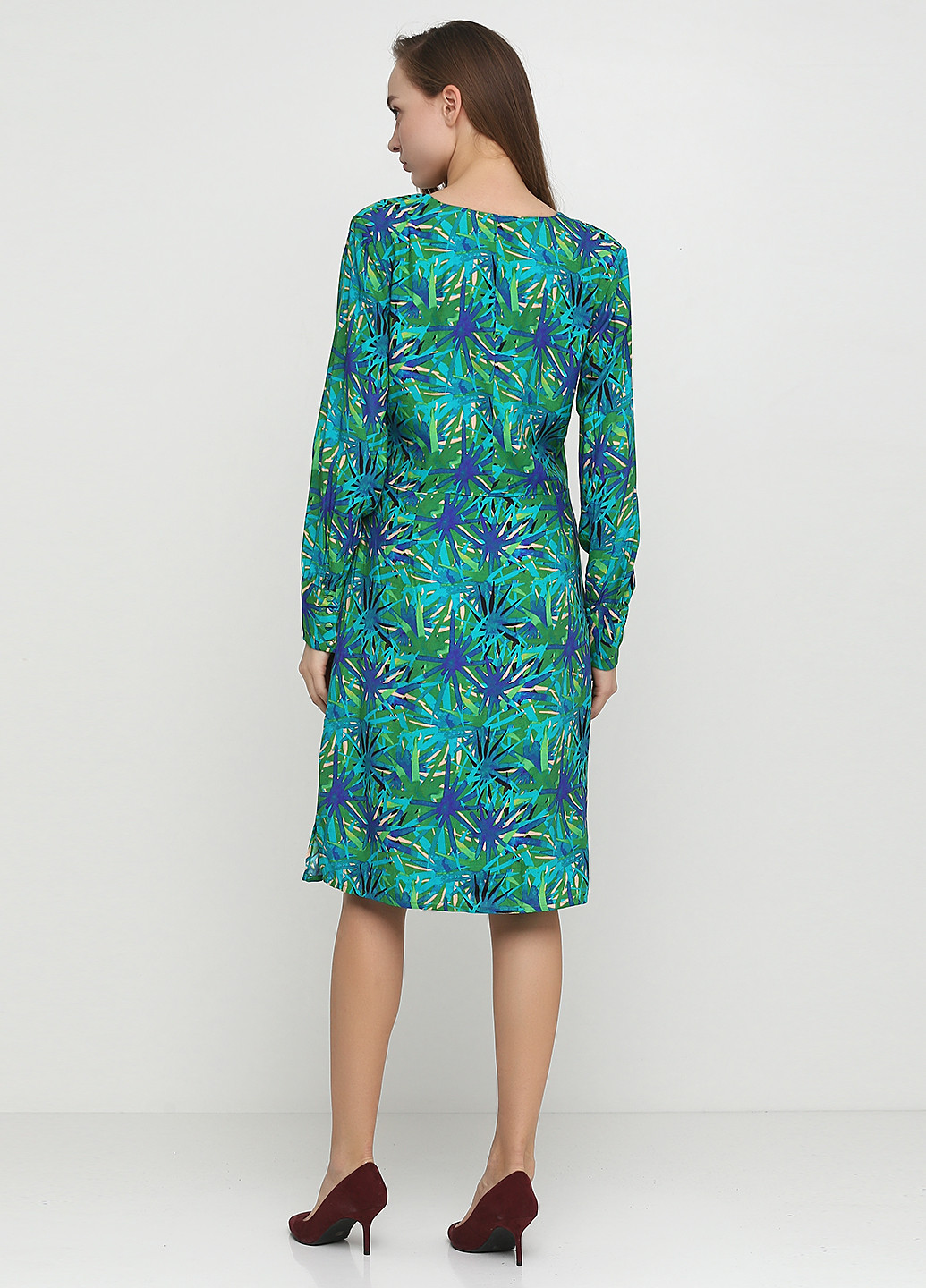 Зеленое кэжуал платье Minus с цветочным принтом