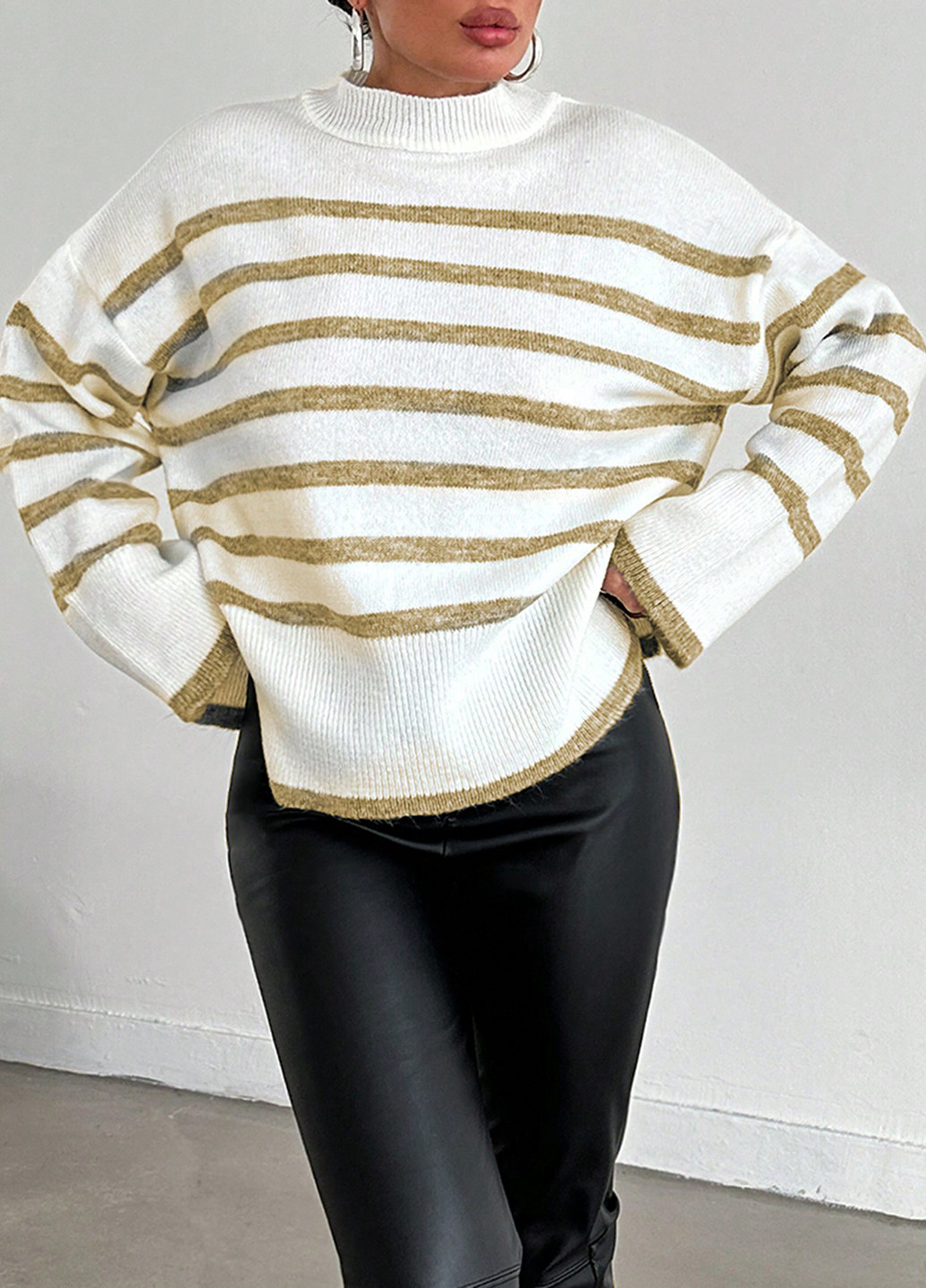 Білий демісезонний светр SHEIN