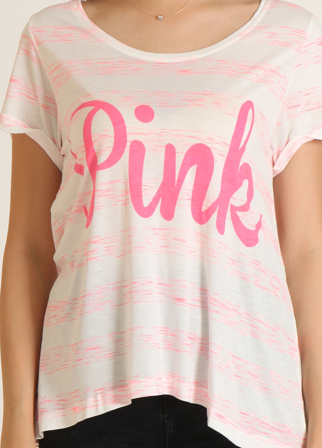 Светло-розовая летняя футболка Pink