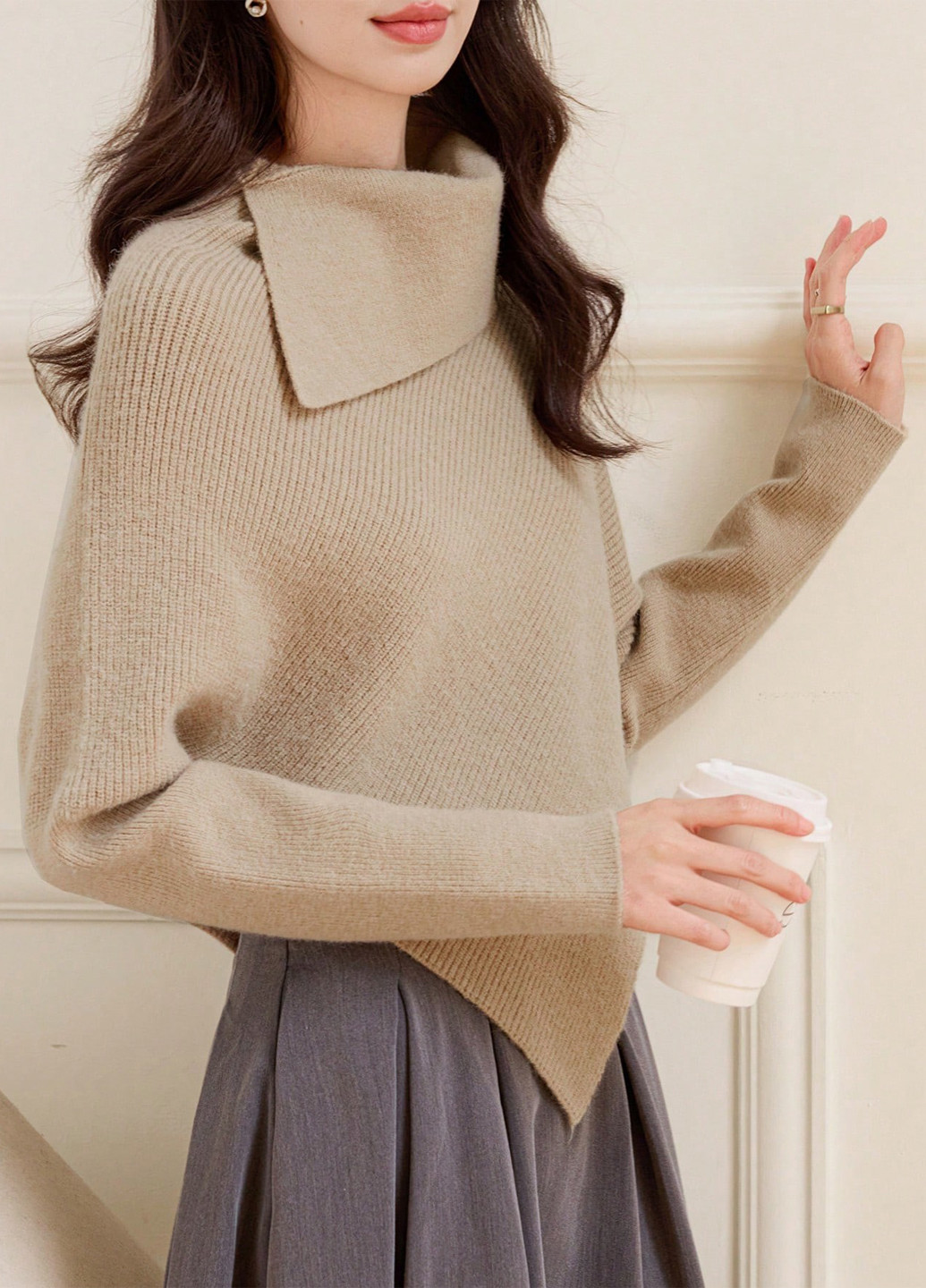 Бежевий зимовий светр Dazy