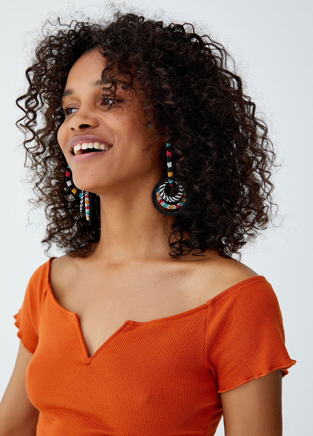 Оранжевое кэжуал платье с открытыми плечами Pull & Bear однотонное