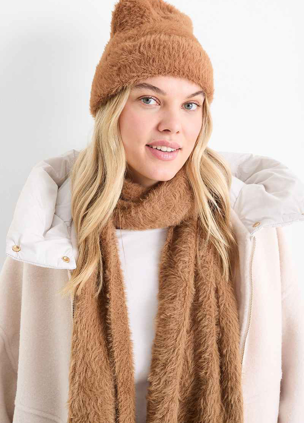 Шапка C&A (369838897)